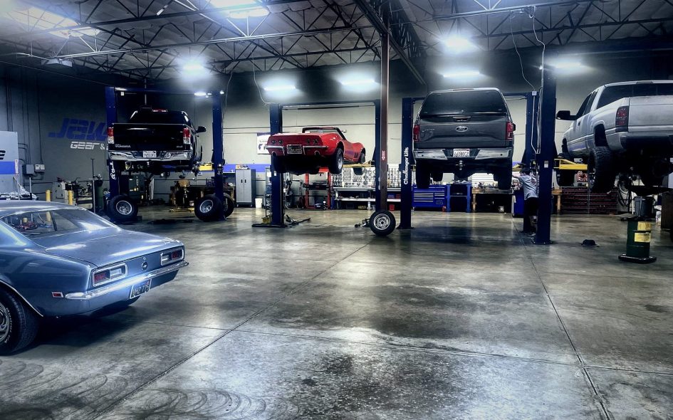 05-auto-shop-wide-service-bays